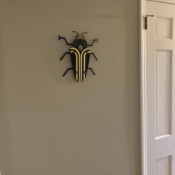 Unique wall bug - Picture 2 of 4